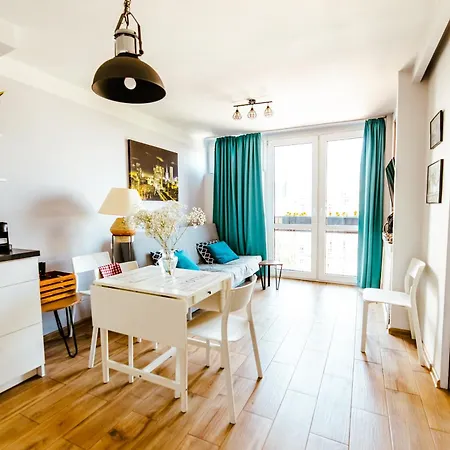 Bright 14th Floor With Balcony & Views *