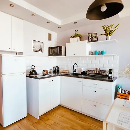 Bright 14th Floor With Balcony & Views Apartment